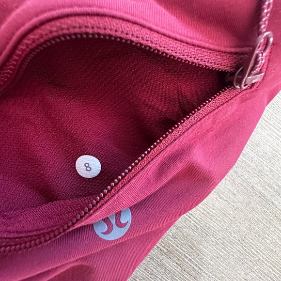 Lululemon women’s 8 lace mesh detail Burgundy Leggings - Picture 8 of 13